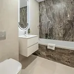 Cavar Apartamento Bucareste