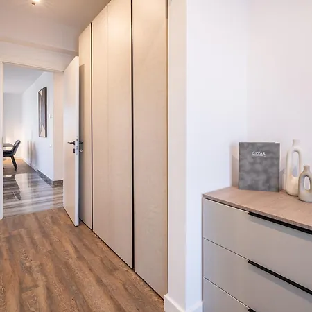 Cavar Apartament *