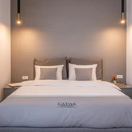 Apartament Cavar *